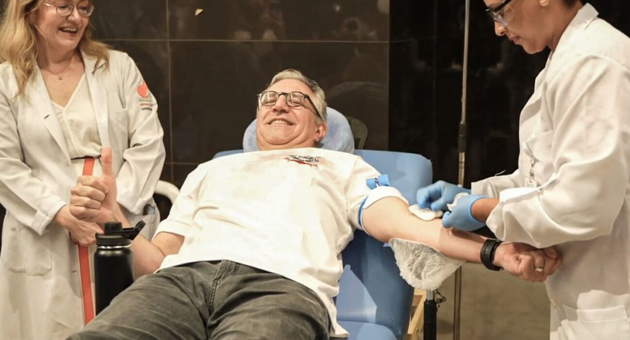 Padilha doa sangue e marca início da vacinação contra vírus sincicial