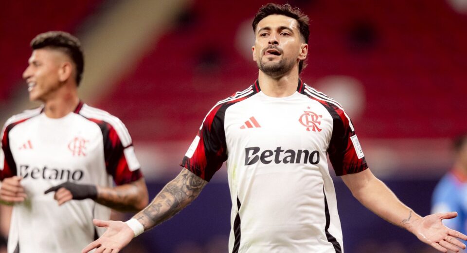 Arrascaeta brilha e Flamengo avança à semi da Copa Intercontinental