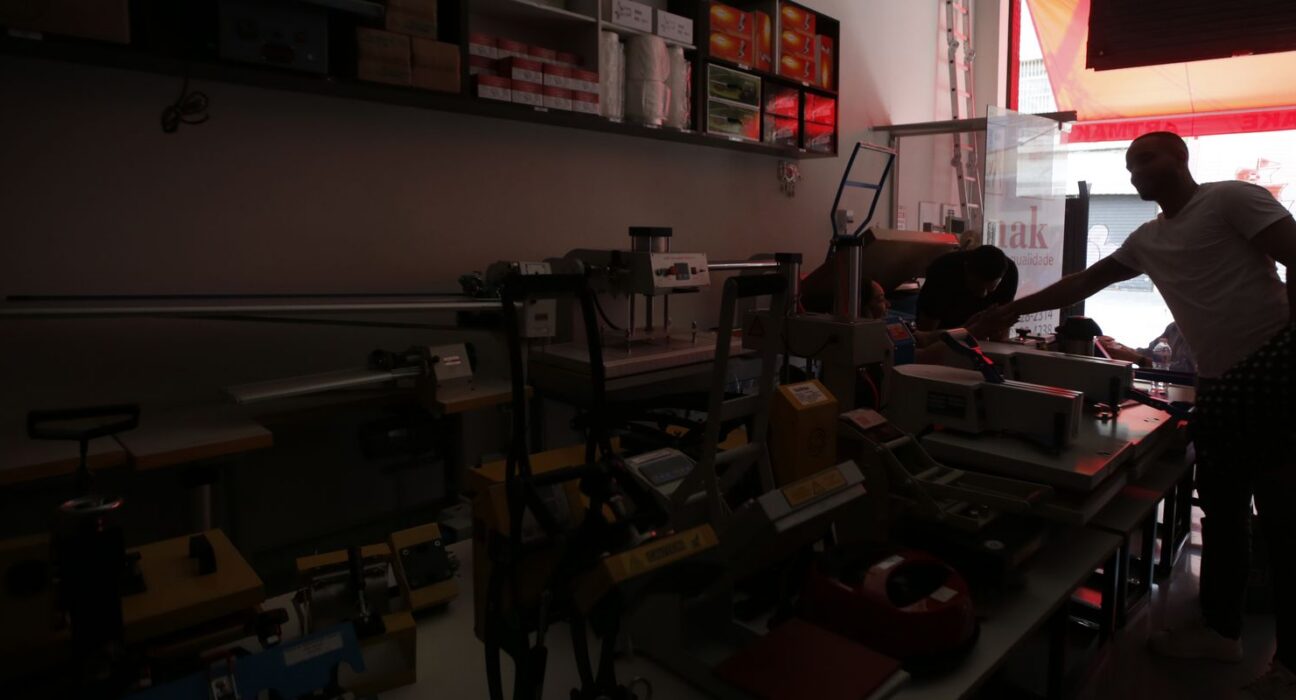 Quatro dias após ventania, SP tem mais de 60 mil clientes sem luz