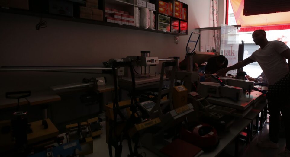 Quatro dias após ventania, SP tem mais de 60 mil clientes sem luz