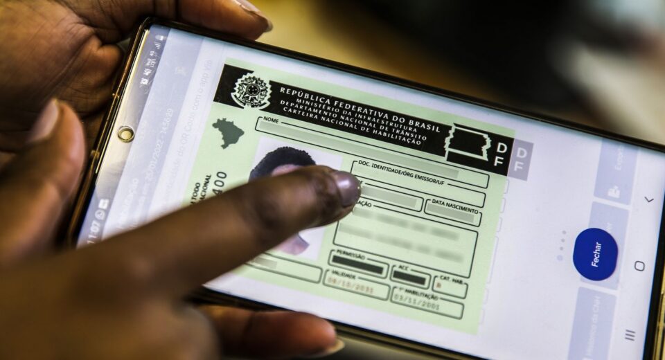 Contran aprova resolução que retira exigência de autoescola para CNH