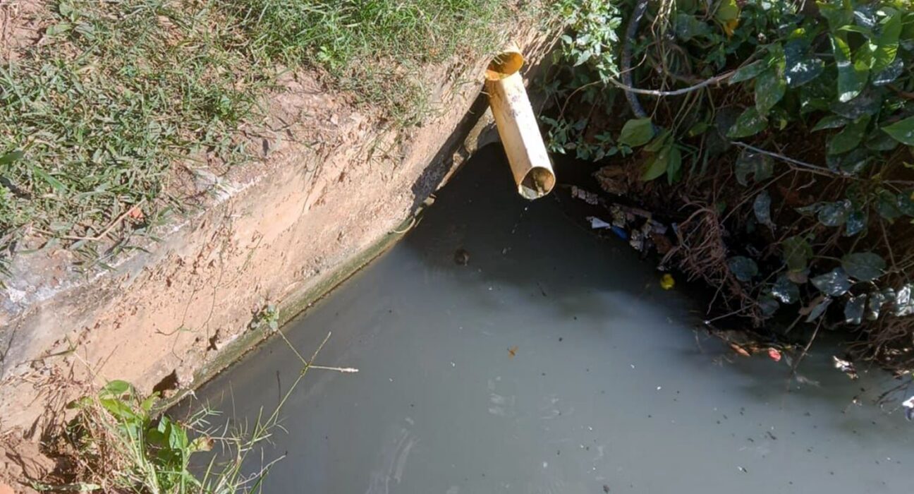 Quilombo em Cabo Frio denuncia despejo de esgoto na comunidade
