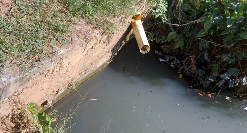 Quilombo em Cabo Frio denuncia despejo de esgoto na comunidade