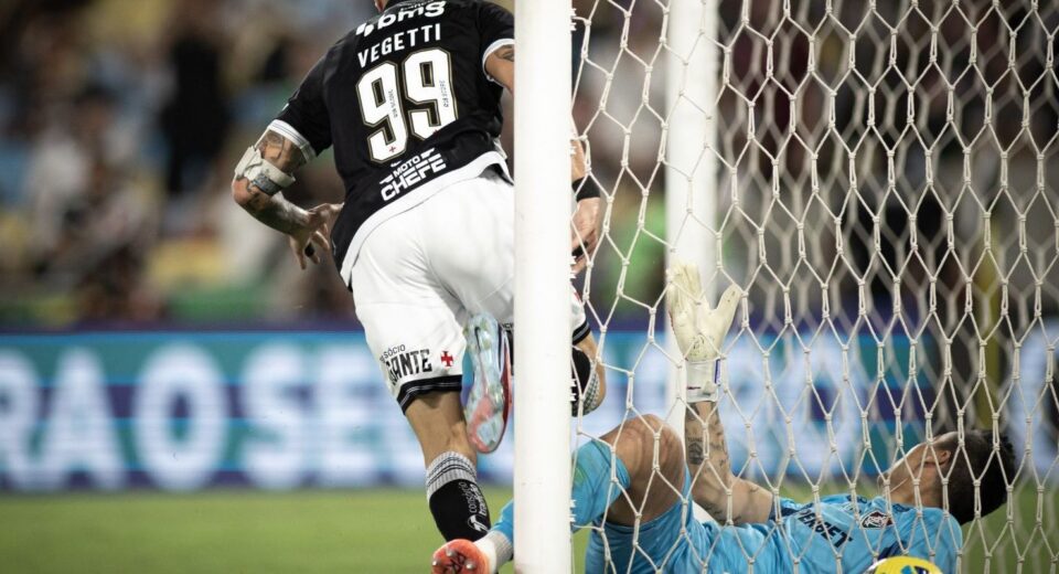 Rayan e Vegetti decidem e Vasco sai em vantagem na Copa do Brasil