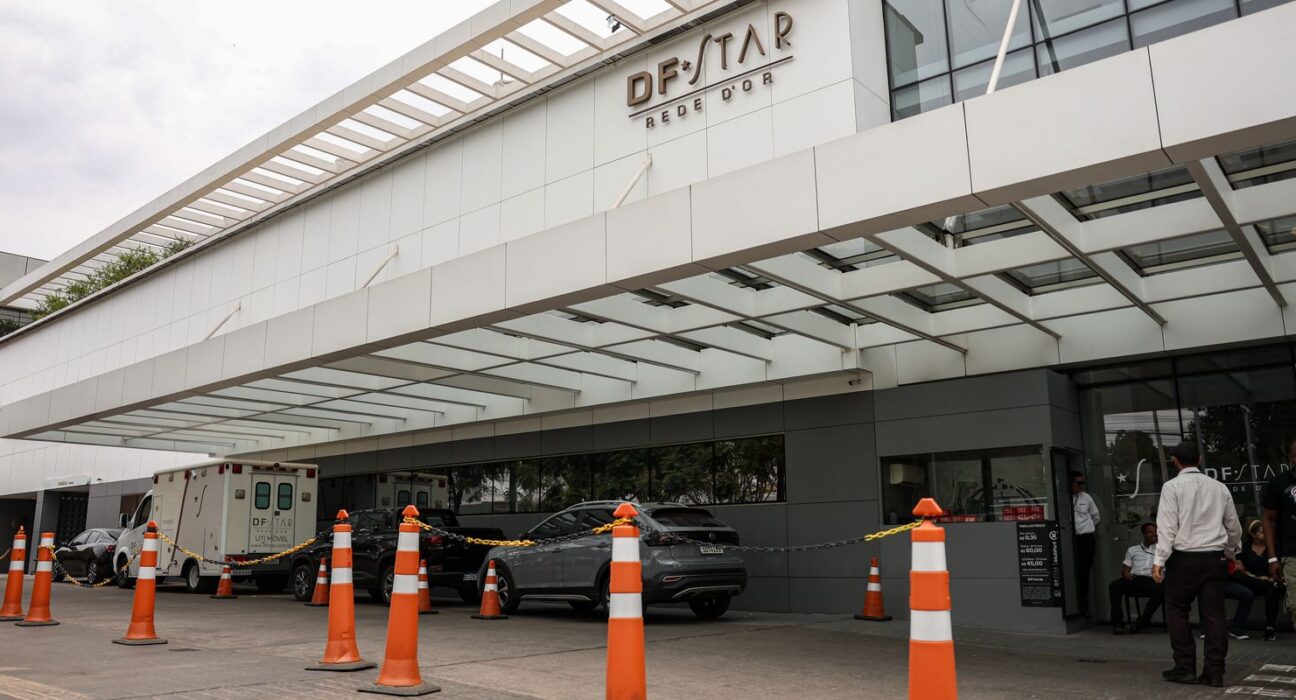 Bolsonaro passa por cirurgia após crise de soluço