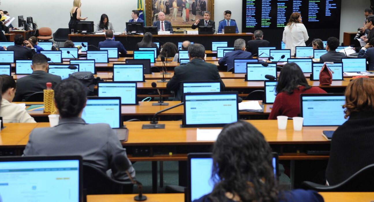 CCJ da Câmara aprova cassação de Carla Zambelli