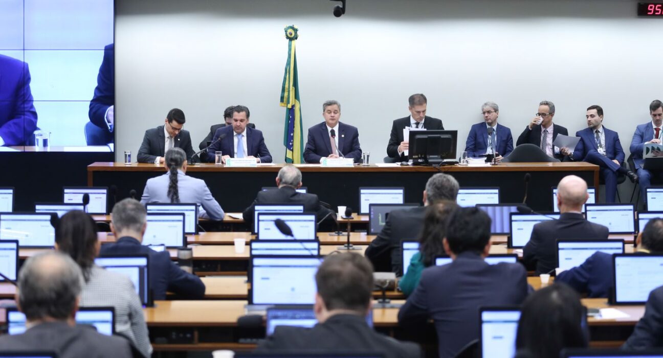 Comissão do Congresso aprova Orçamento de 2026