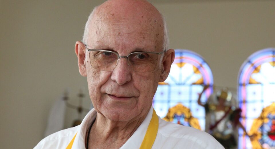 Igreja determina que padre Júlio pare de transmitir missas na internet