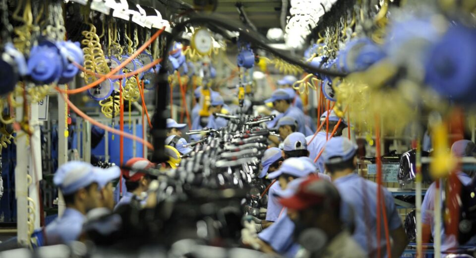 Atividade econômica brasileira contraiu 0,2% em outubro