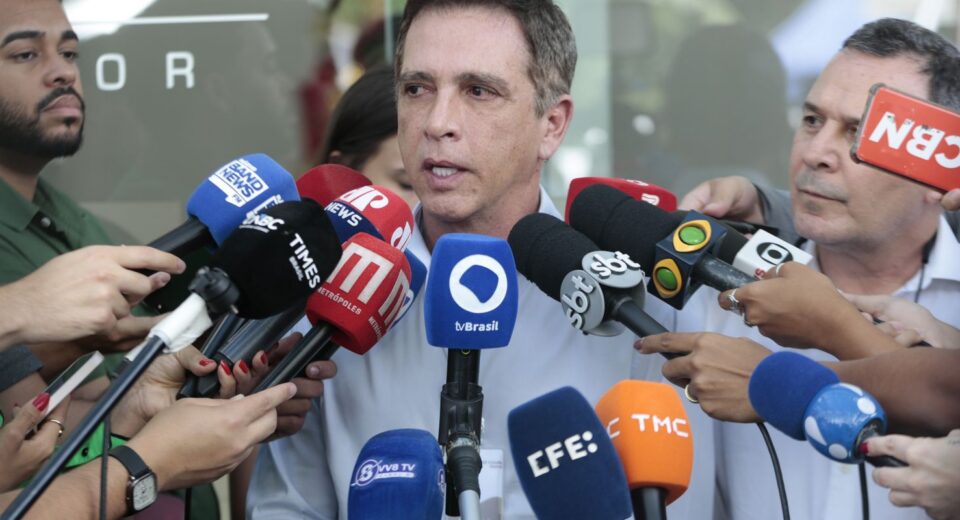 Bolsonaro deve ter alta nesta quinta e retornar à cela na PF