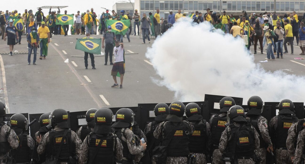 STF forma maioria para condenar cinco PMs do DF a 16 anos pelo 8/1 