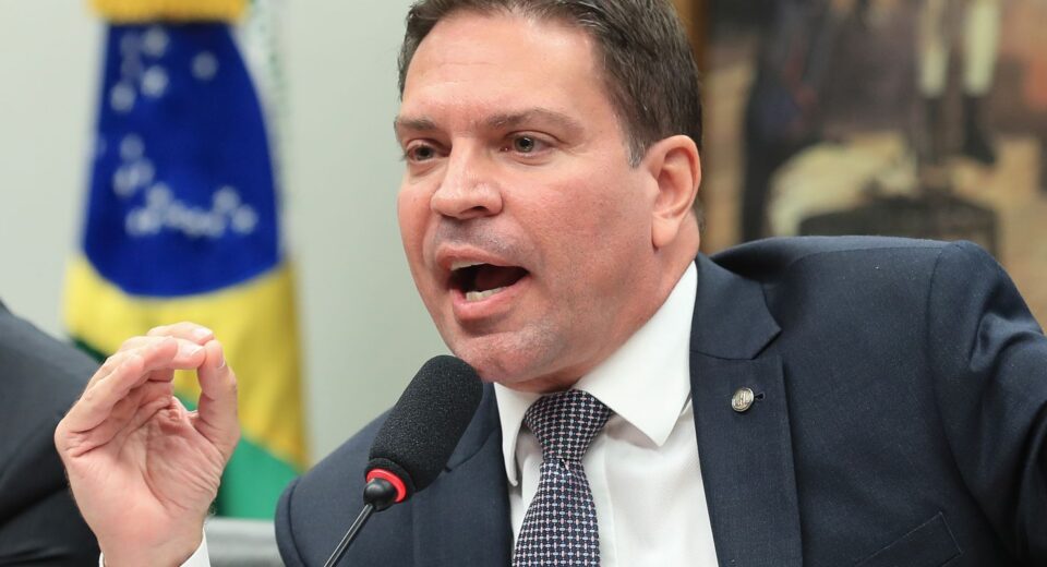 Moraes pede aos Estados Unidos extradição de Ramagem