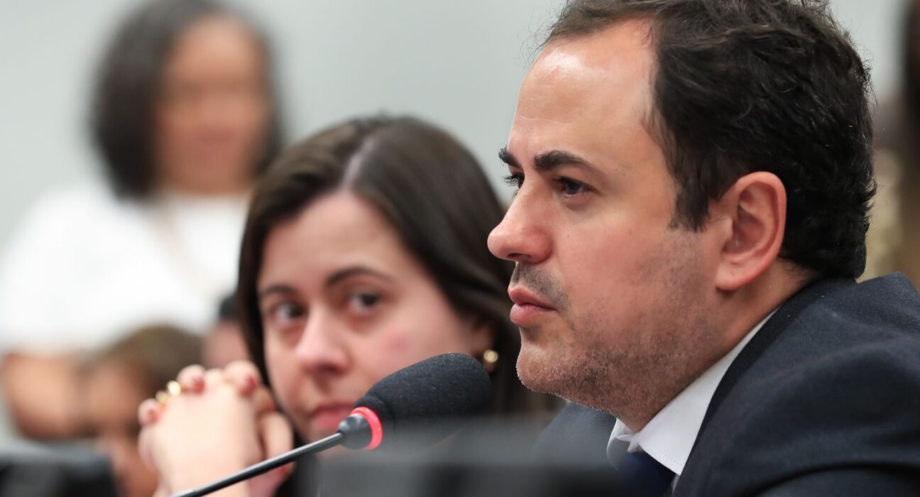Câmara decide suspender Glauber Braga por 6 meses