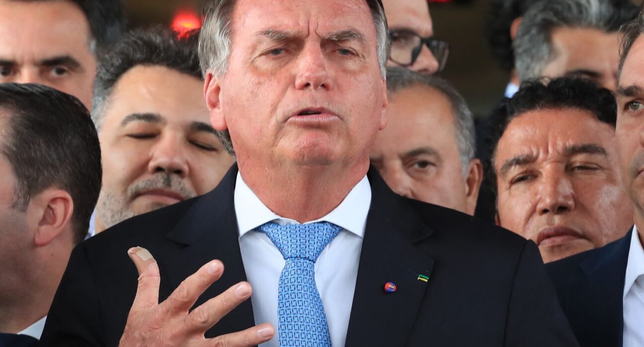 Termina cirurgia de Bolsonaro para bloquear nervo do diafragma