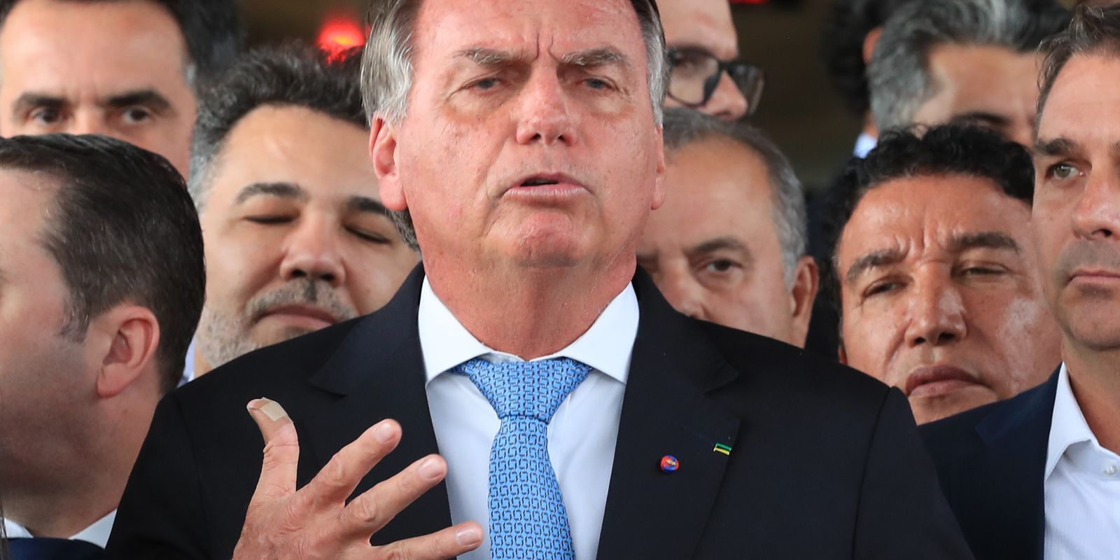 Termina cirurgia de Bolsonaro para bloquear nervo do diafragma