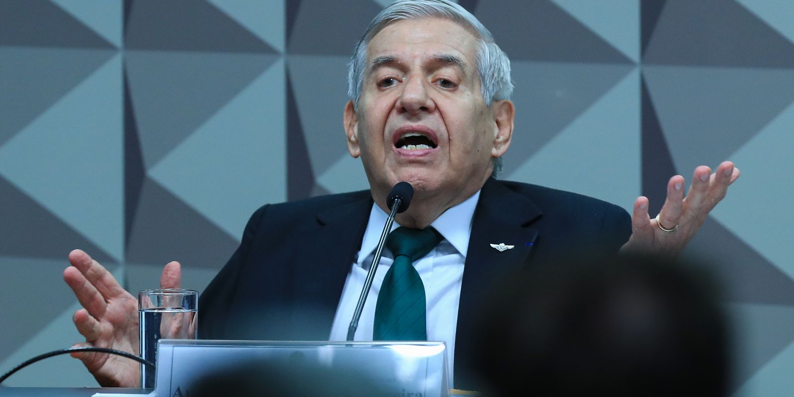 Heleno deixa cela no Comando Militar para cumprir prisão domiciliar