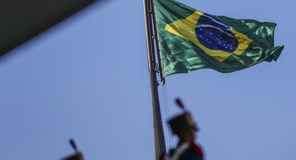 Políticos e autoridades celebram queda da Lei Magnitsky contra Moraes