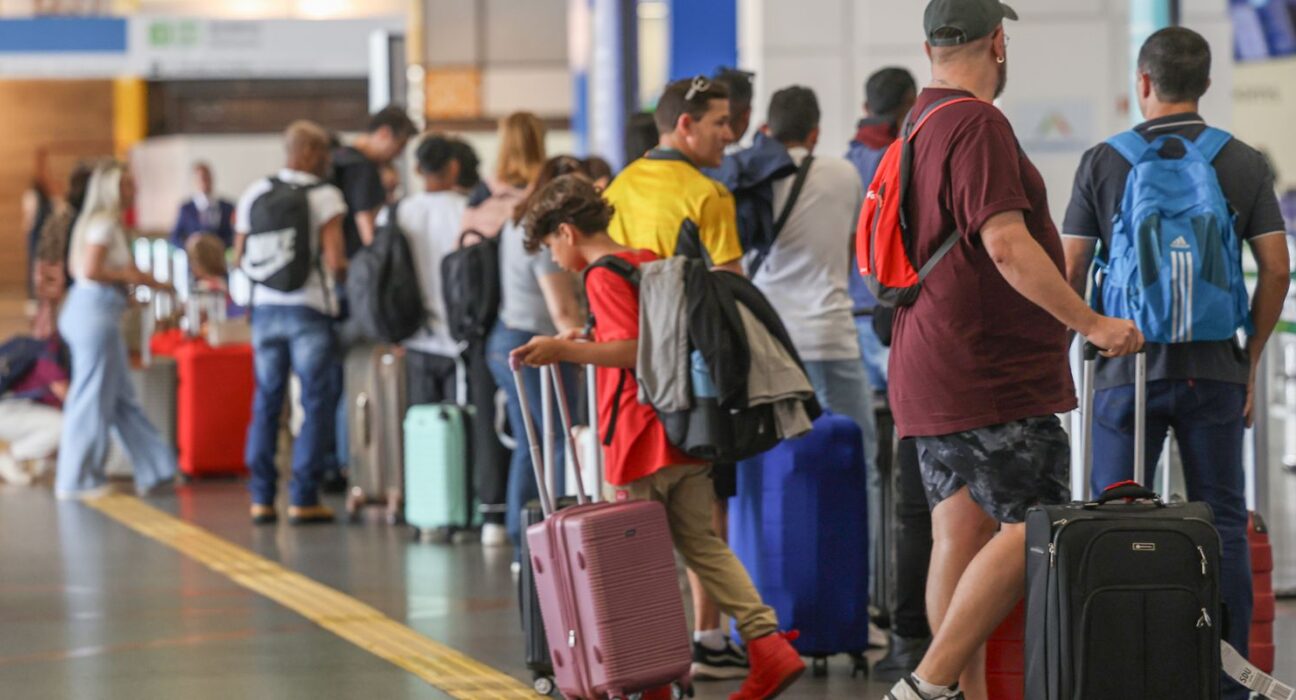 Pilotos e comissários podem entrar em greve a partir de 1º de janeiro