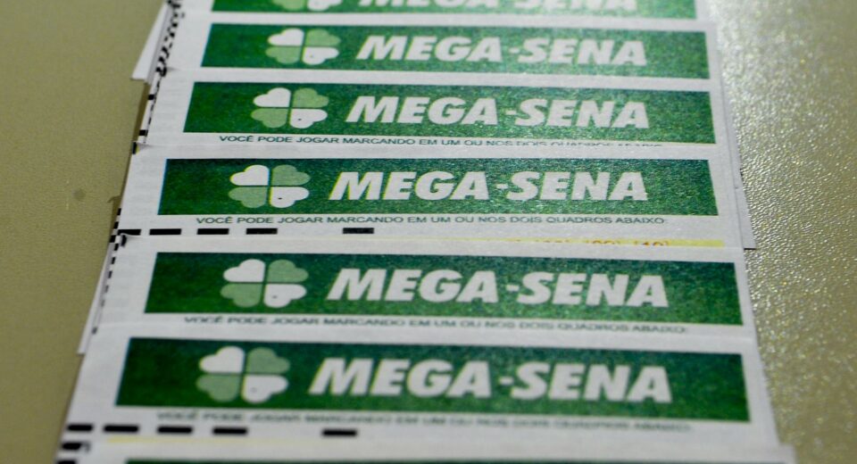 Mega-Sena acumula e prêmio principal vai para R$ 8 milhões