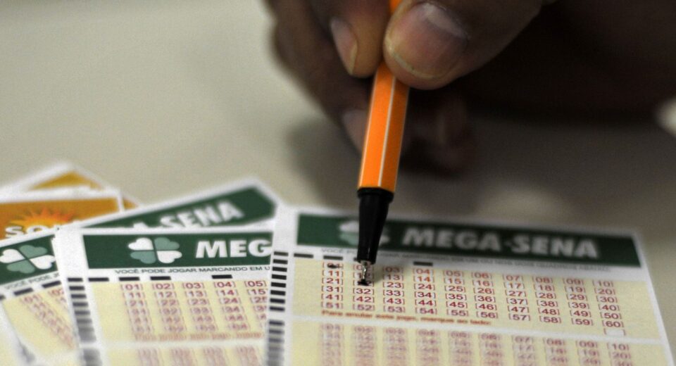 Mega-Sena acumula novamente e prêmio principal vai para R$ 44 milhões