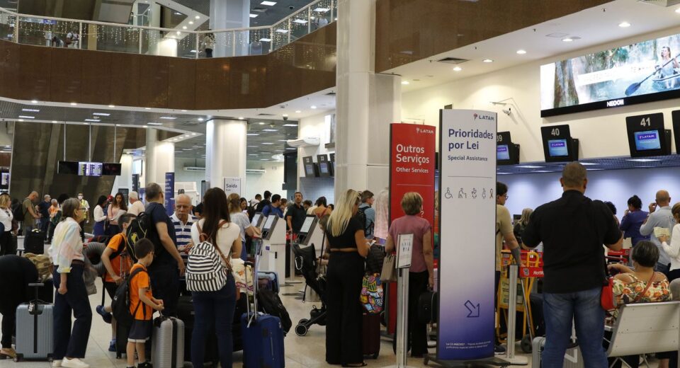 Anac discute com aéreas aumento de voos no Santos Dumont; Paes critica