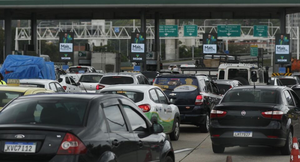 Andarilho invade Ponte Rio-Niterói e causa confusão no trânsito