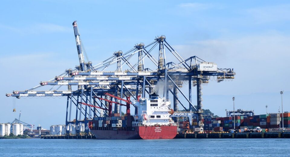 Balança comercial tem pior resultado para novembro desde 2021