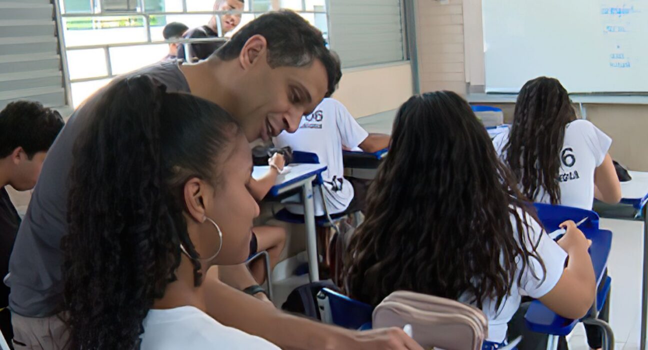 Professores podem acumular cargo público, decide Congresso