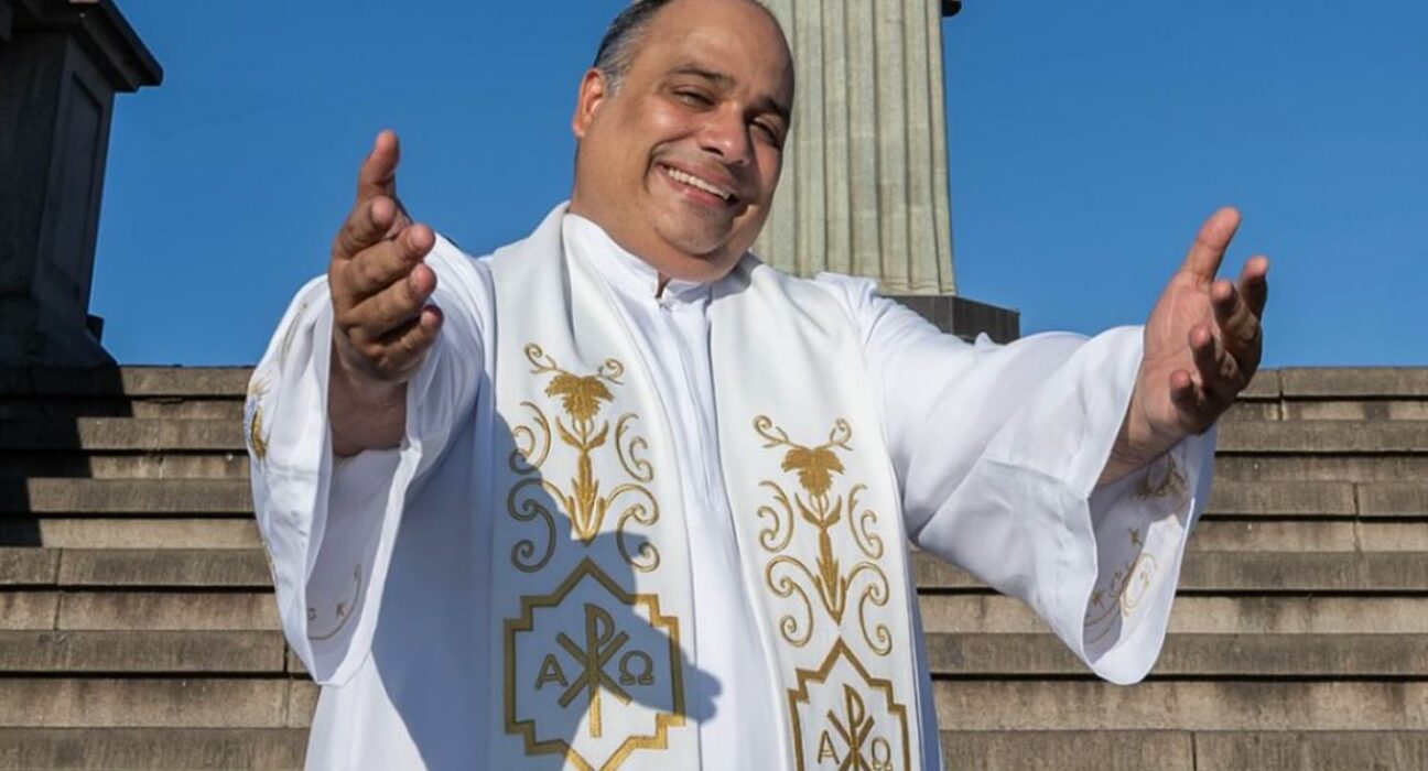 Padre Omar, reitor do Santuário Cristo Redentor, faz show na Lagoa