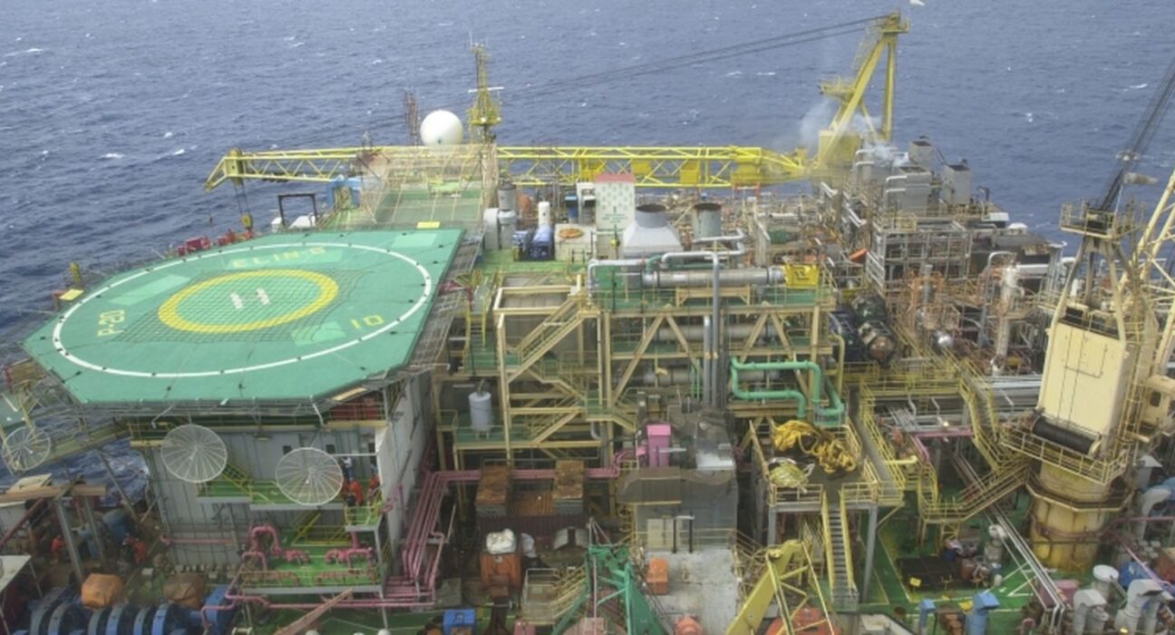 Mesmo com vazamento sanado, plataforma da Petrobras segue sem produção