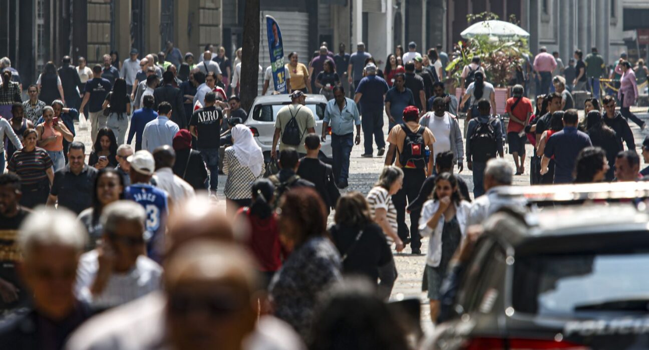Mais de 8,6 milhões deixam pobreza; Brasil tem melhor nível desde 2012