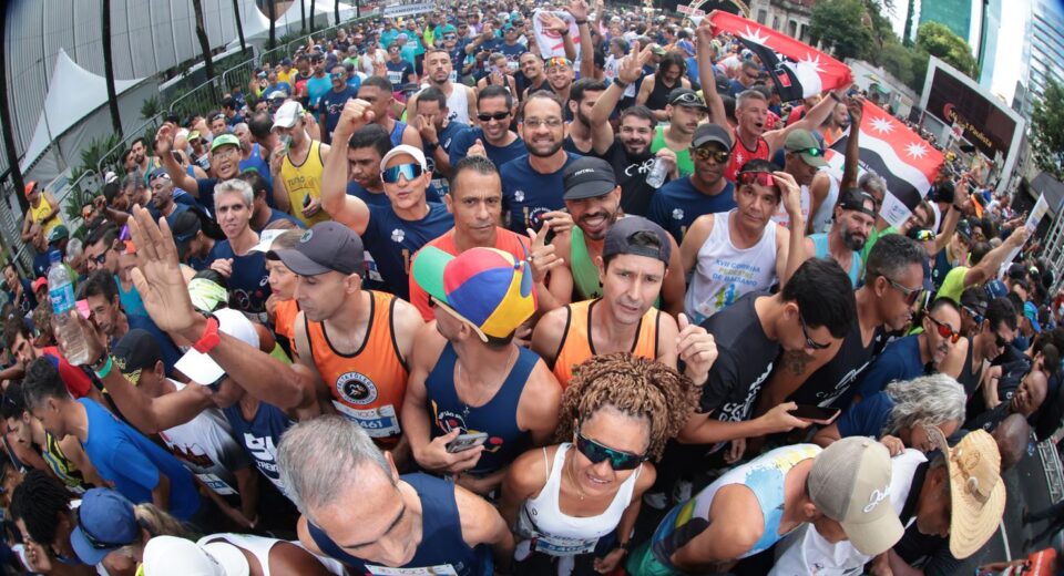 Com disposição e alegria, corredores anônimos agitam a São Silvestre