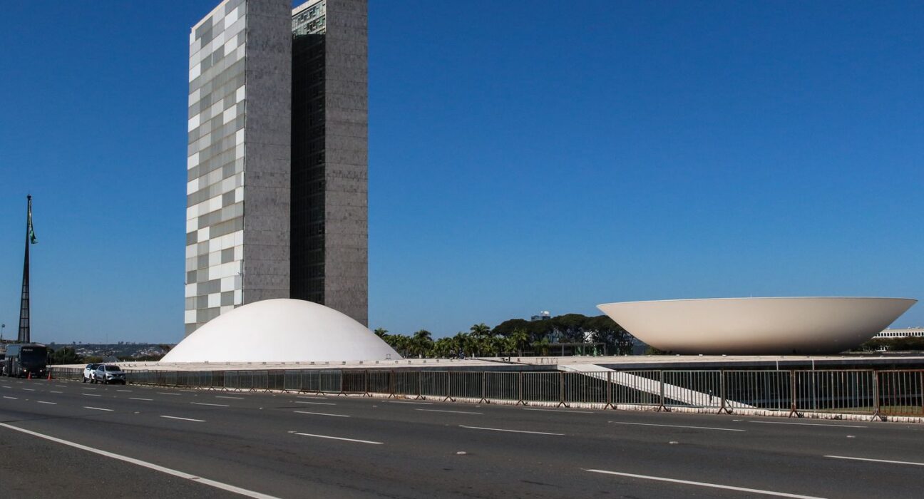 Senado pede ao STF para suspender liminar do impeachment de ministros