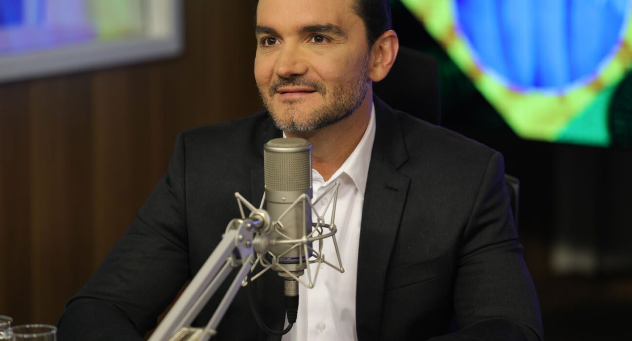 União Brasil decide expulsar ministro Celso Sabino da legenda