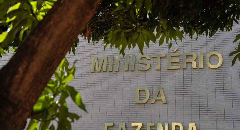 Estatais federais em dificuldade poderão pedir aportes da União