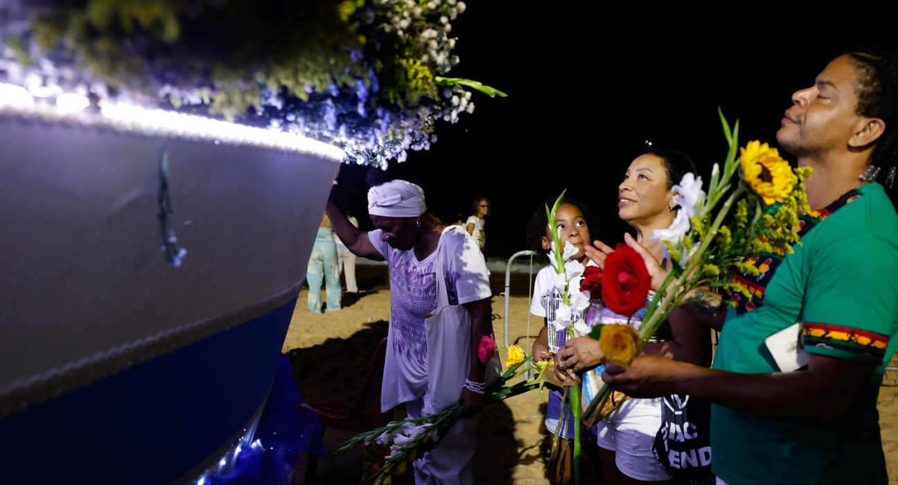 Umbanda faz culto à Iemanjá na véspera do réveillon no Rio