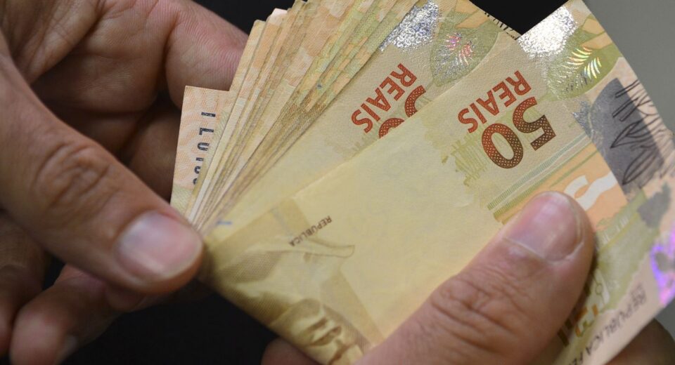 Segunda parcela do 13º salário deve ser paga até a próxima sexta-feira