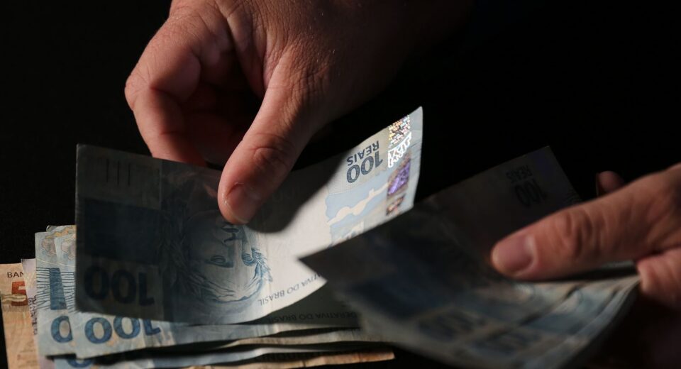 Governo libera saldo do FGTS retido pelo saque-aniversário