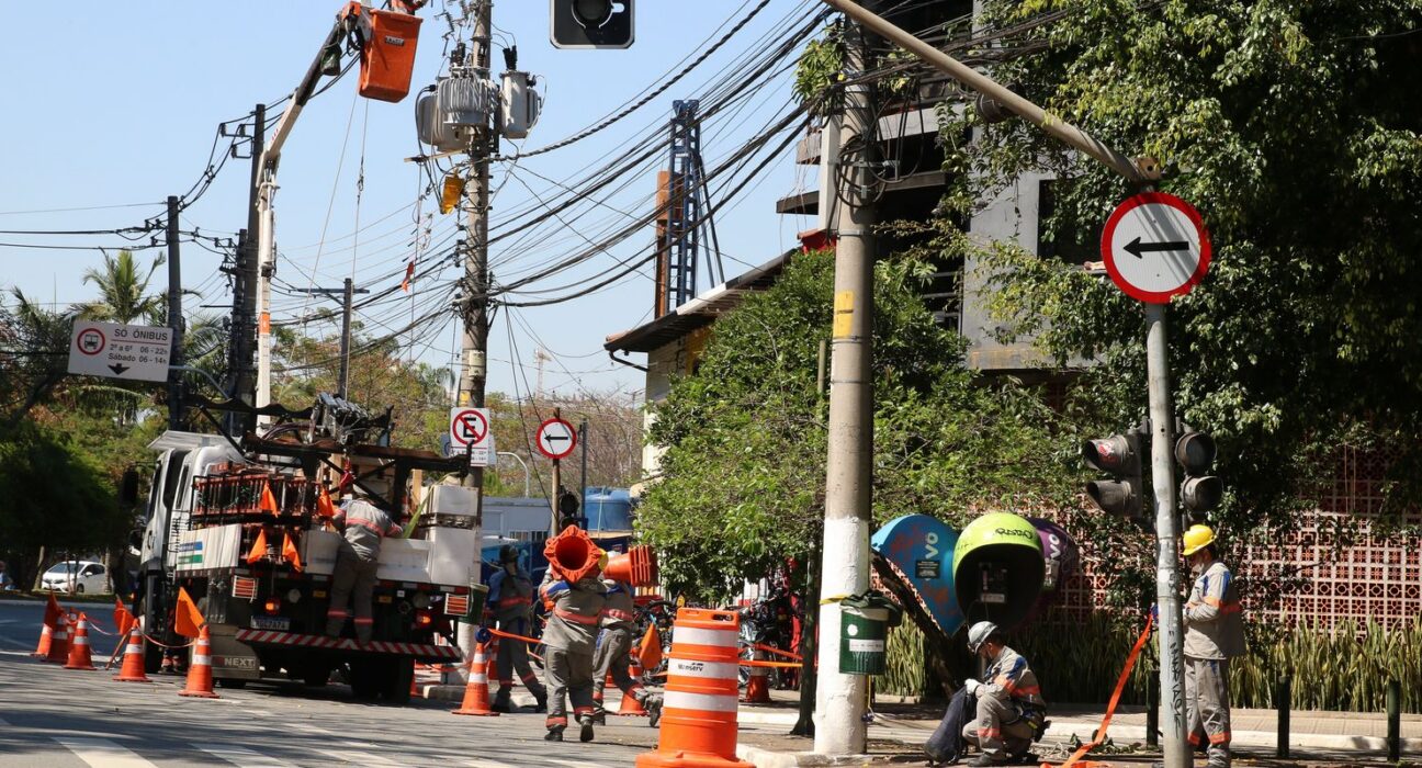 Justiça manda Enel restabelecer energia elétrica em SP em 12 horas