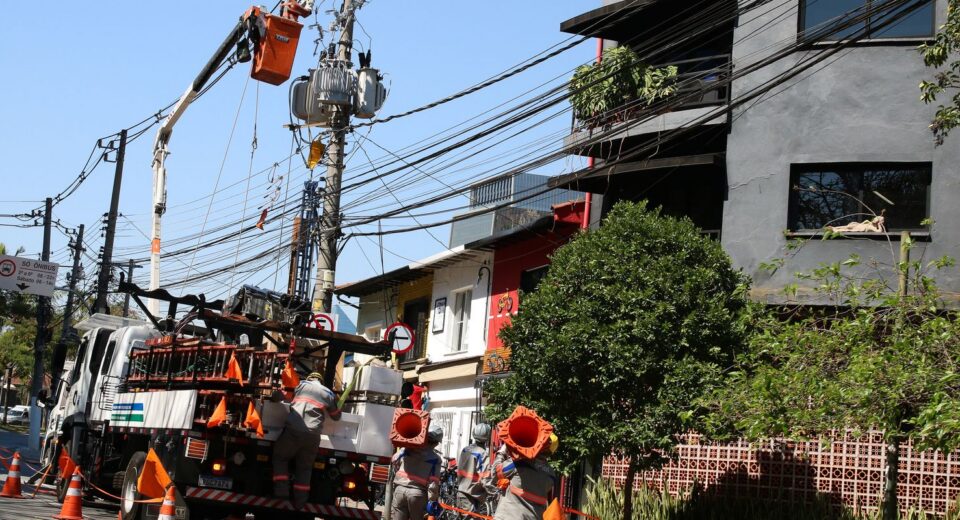 Enel diz que fornecimento de energia deve ser normalizado até amanhã