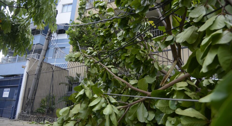 Rio registra fortes ventos devido à passagem de frente fria