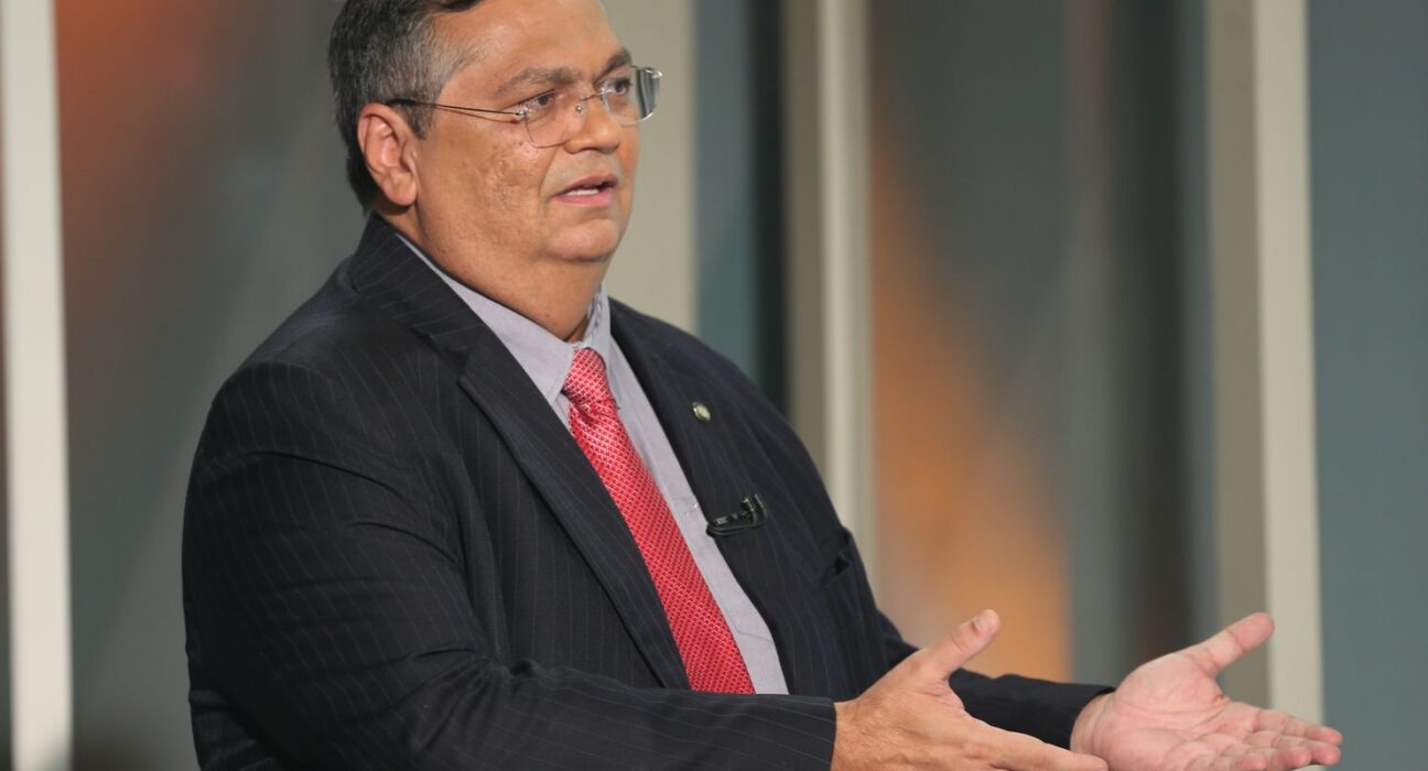 Dino manda PF investigar novas irregularidades em emendas Pix