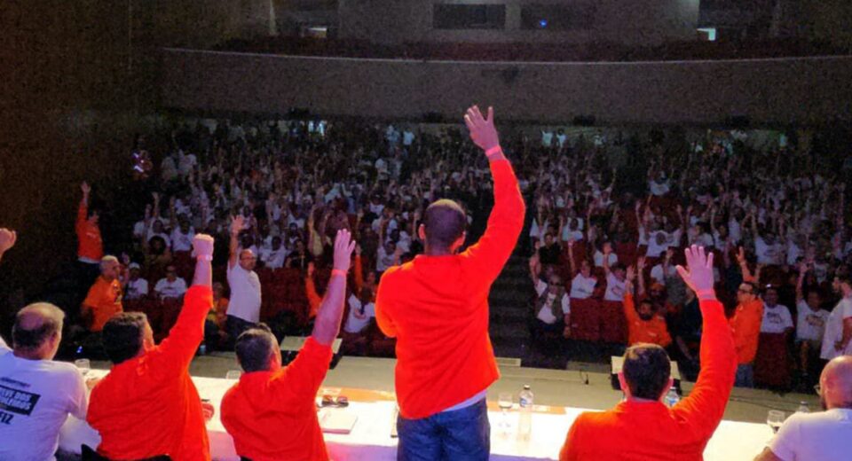 Petroleiros do Norte Fluminense suspendem greve após 16 dias