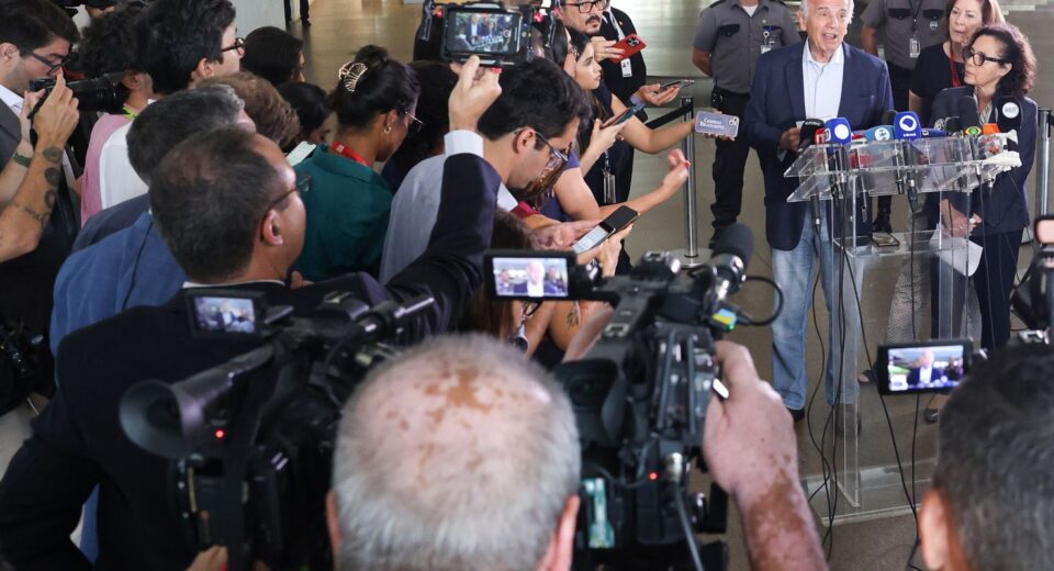 Fronteira do Brasil com a Venezuela está tranquila e aberta, diz Múcio