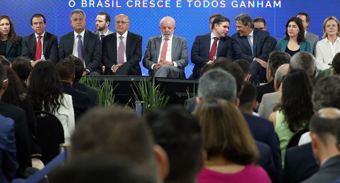 Lula cria comitê gestor e lança plataforma da reforma tributária