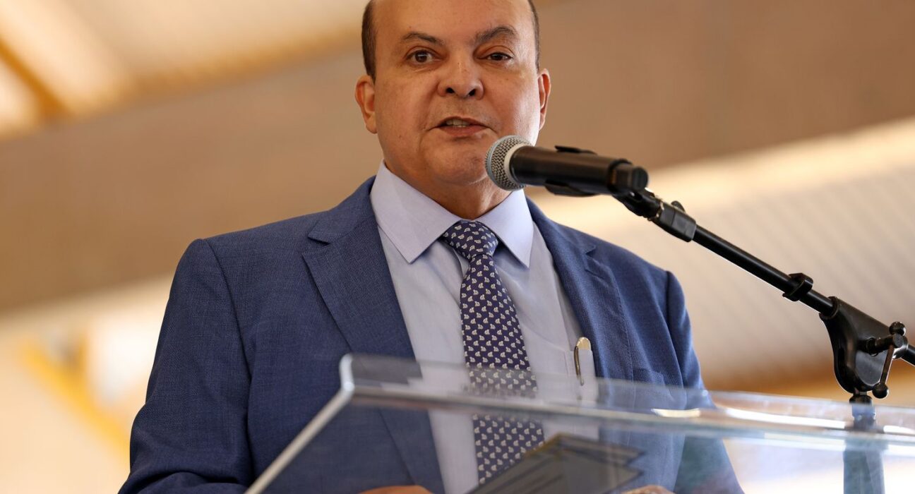 Oposição no DF pede impeachment de Ibaneis após citação por Vorcaro