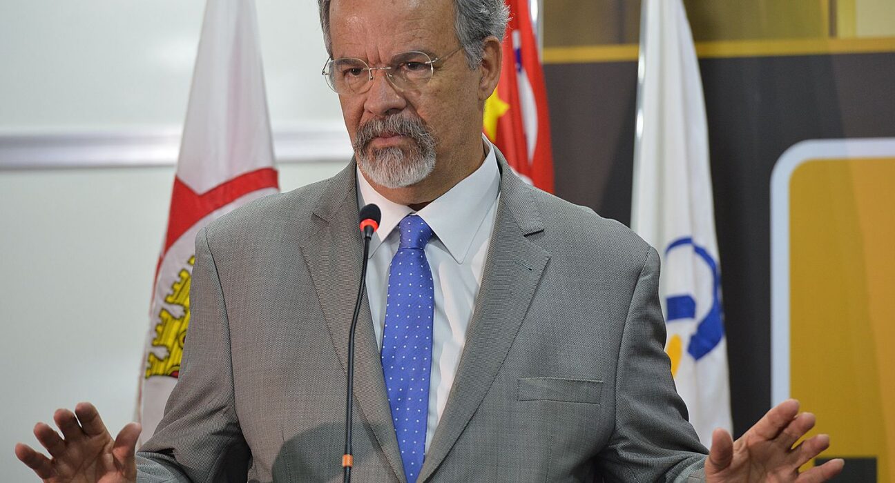 Políticos de todas tendências homenageiam Raul Jungmann