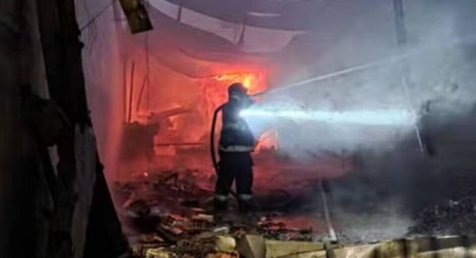 Incêndio destrói empresas e creche na zona leste de São Paulo