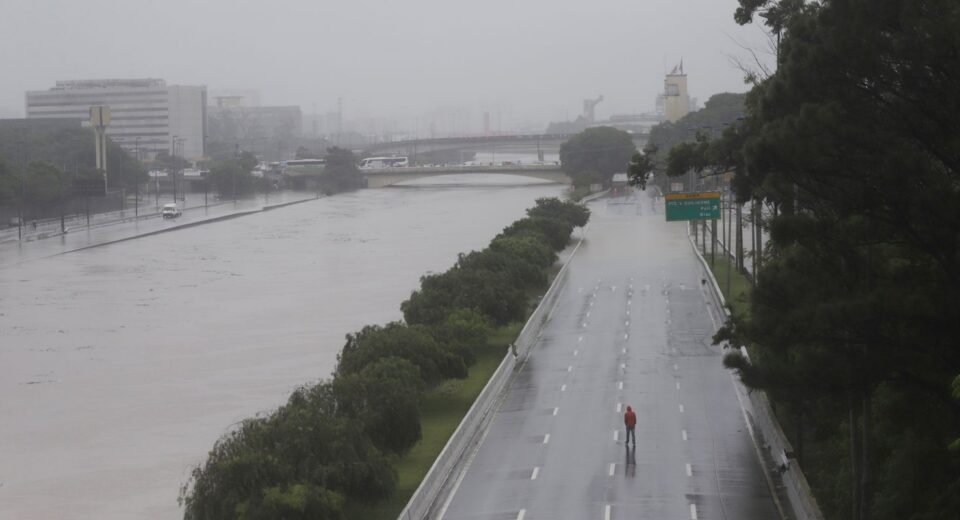 Defesa Civil de SP alerta para chuva intensa nos primeiros dias do ano