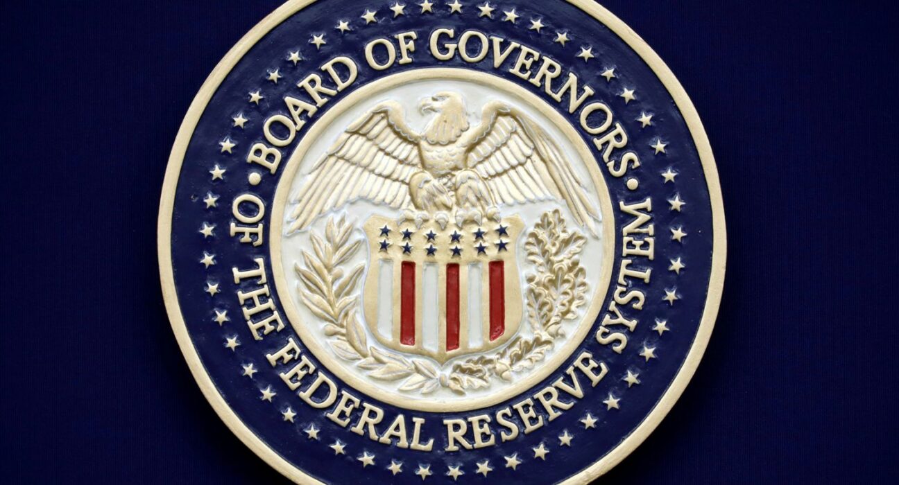 Trump usa acusação criminal como chantagem para reduzir juros, diz FED